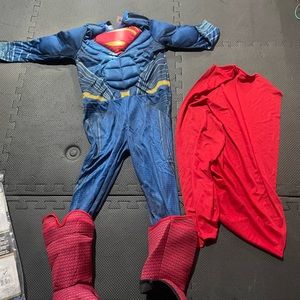 Superman costume size 4-6